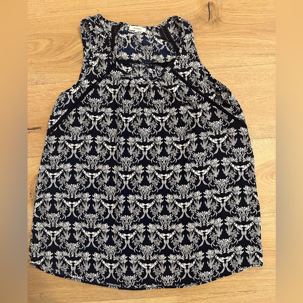 Pleione sleeveless blouse